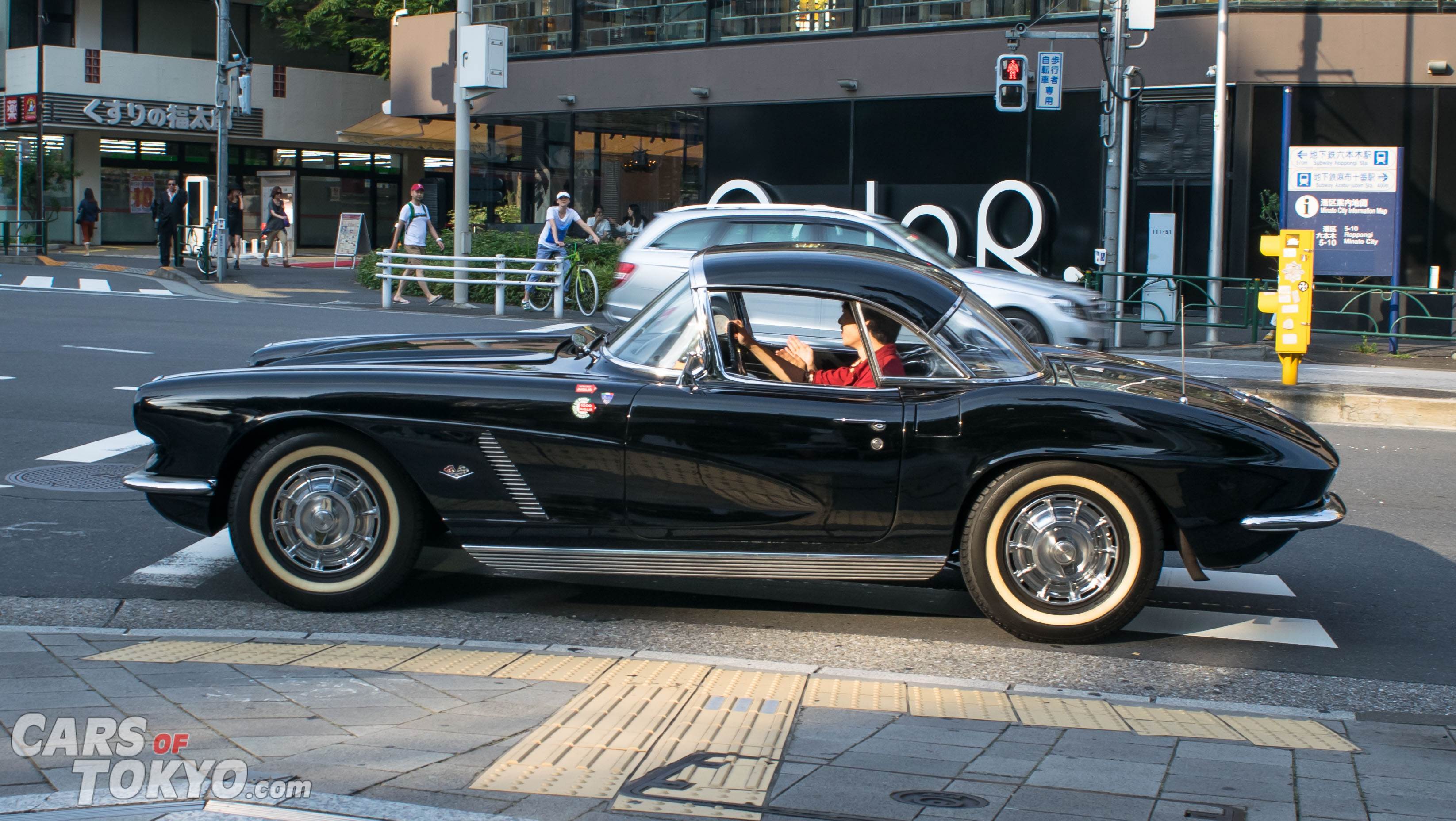 Cars of Tokyo Classic Corvette 