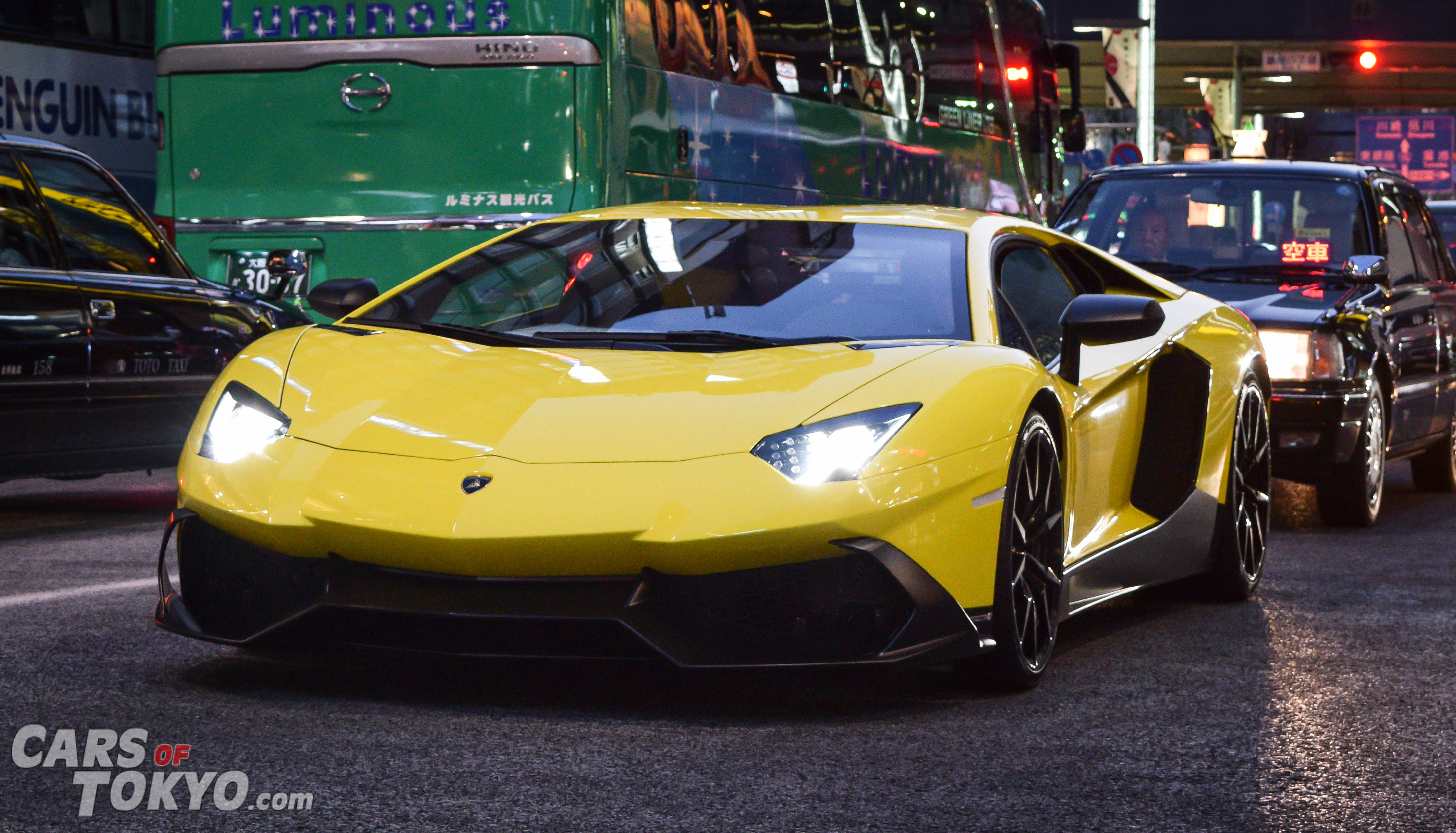 Cars of Tokyo Clean Lamborghini Aventador LP720