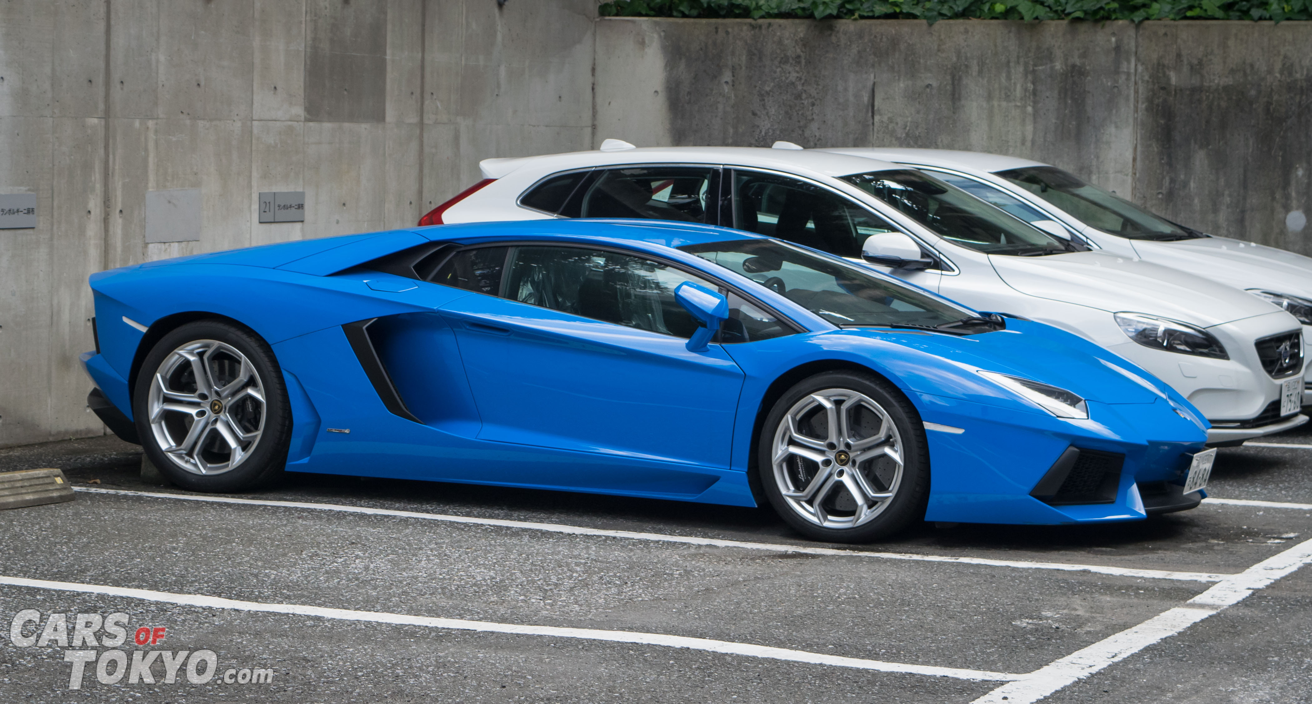 Cars of Tokyo Clean Lamborghini Aventador