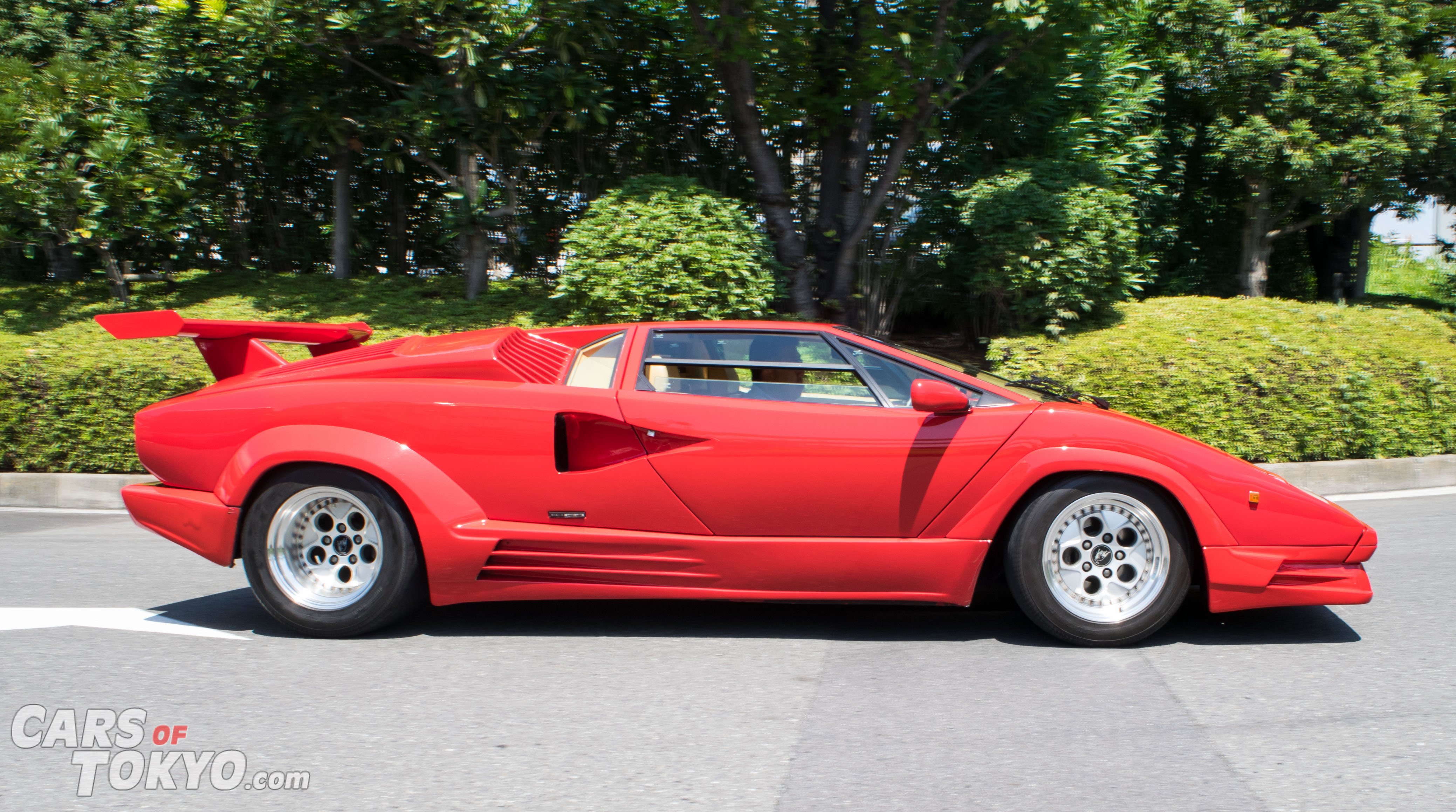 Cars of Tokyo Clean Lamborghini Countach