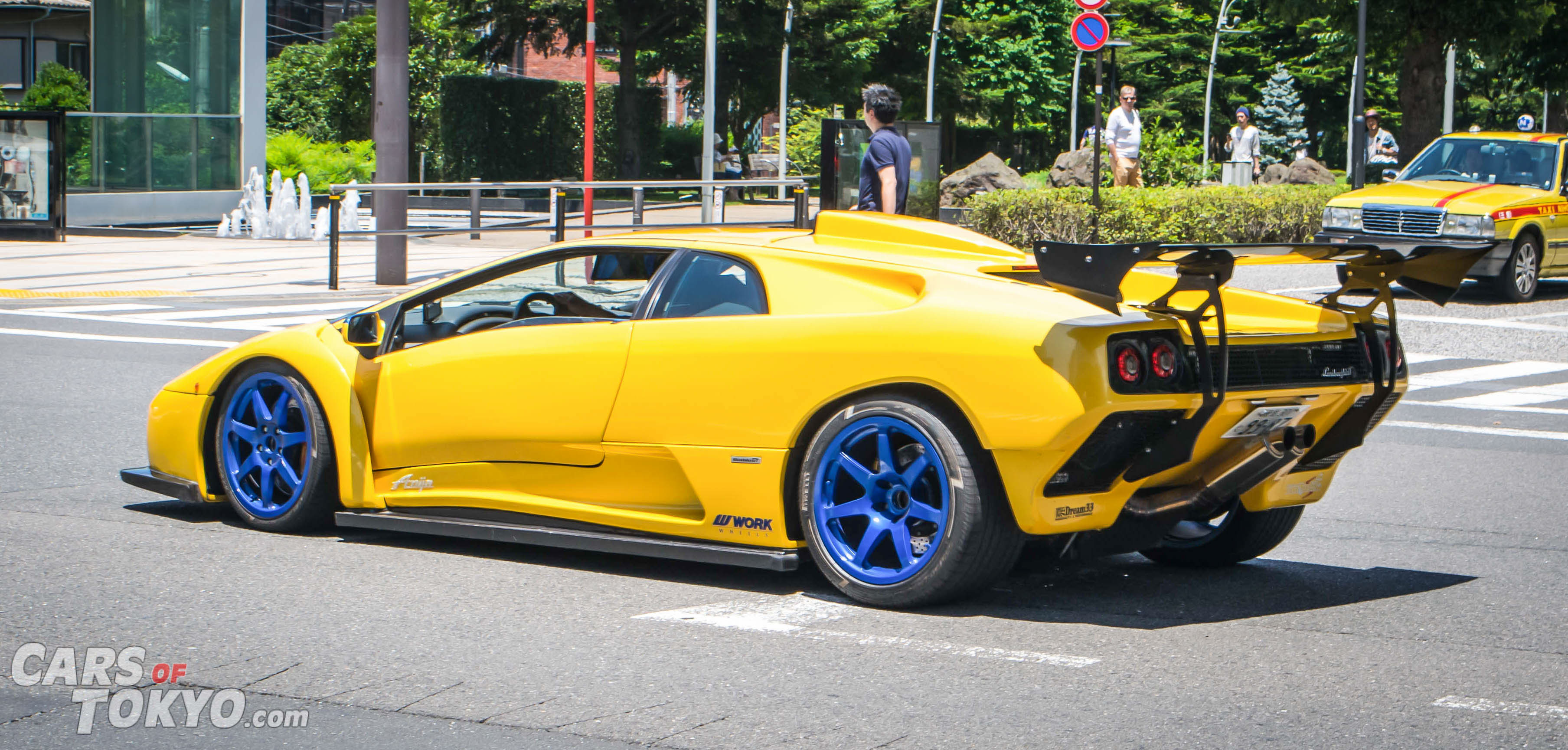 cars-of-tokyo-crazy-lambos-lamborghini-diablo-gt