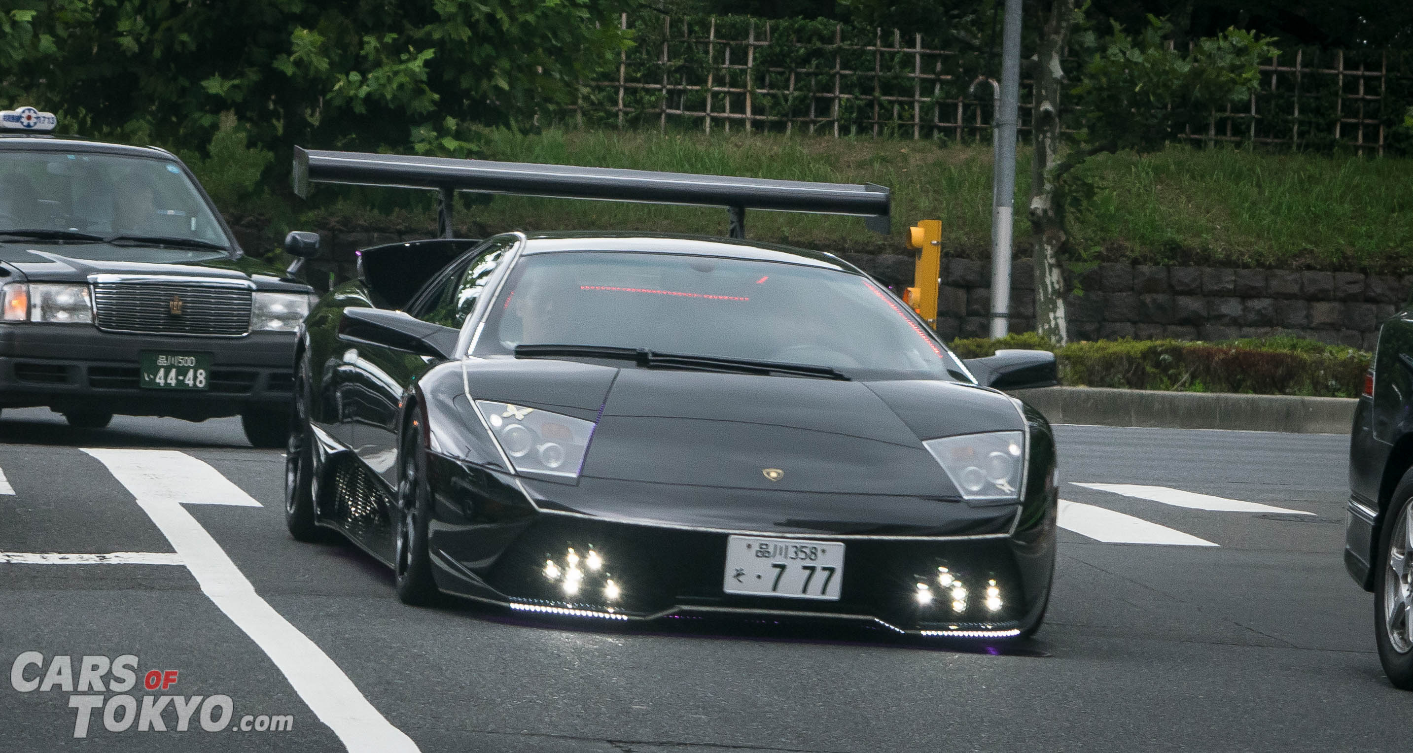 cars-of-tokyo-crazy-lambos-lamborghini-murcielago