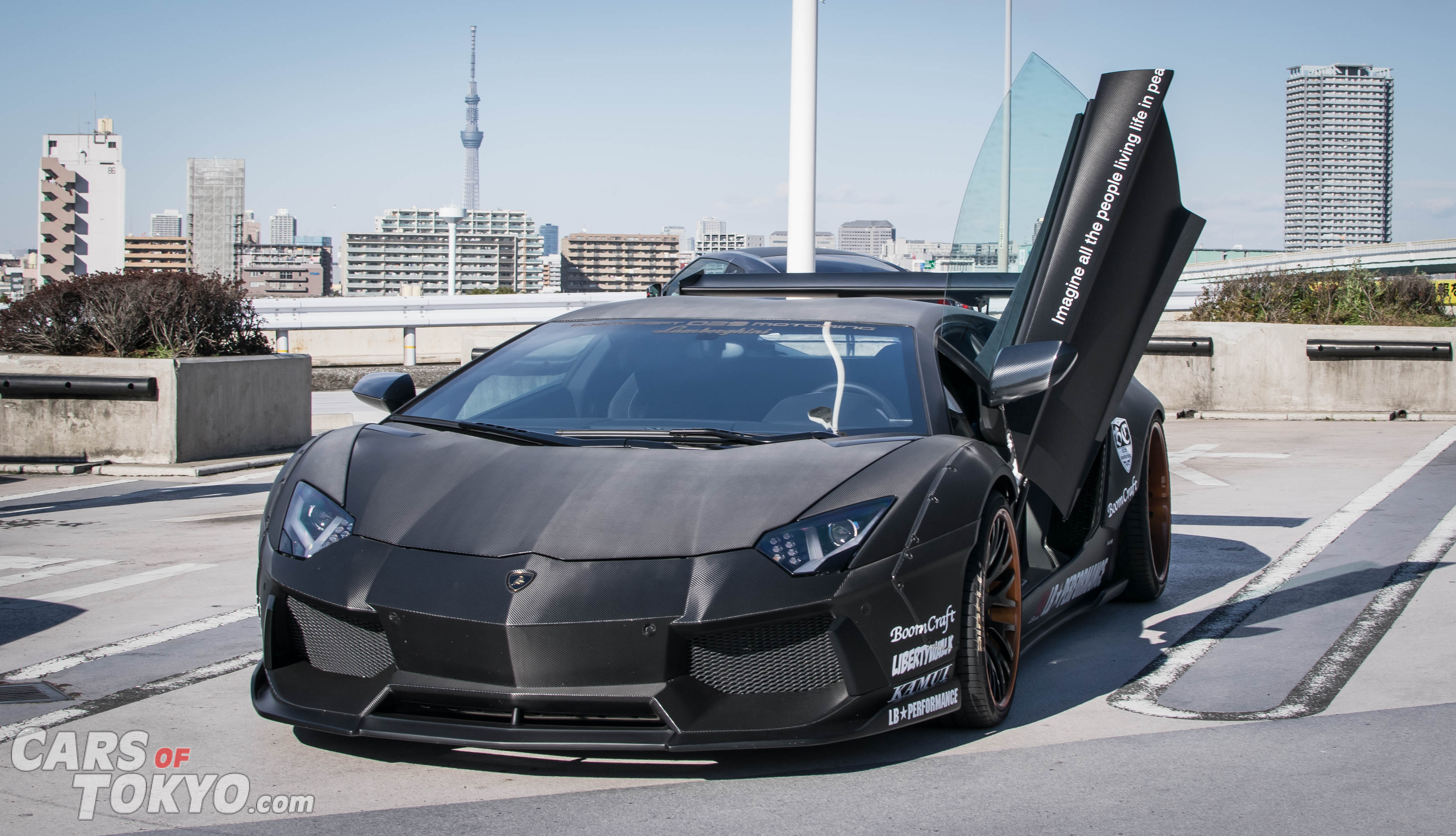 cars-of-tokyo-crazy-lambos-liberty-walk