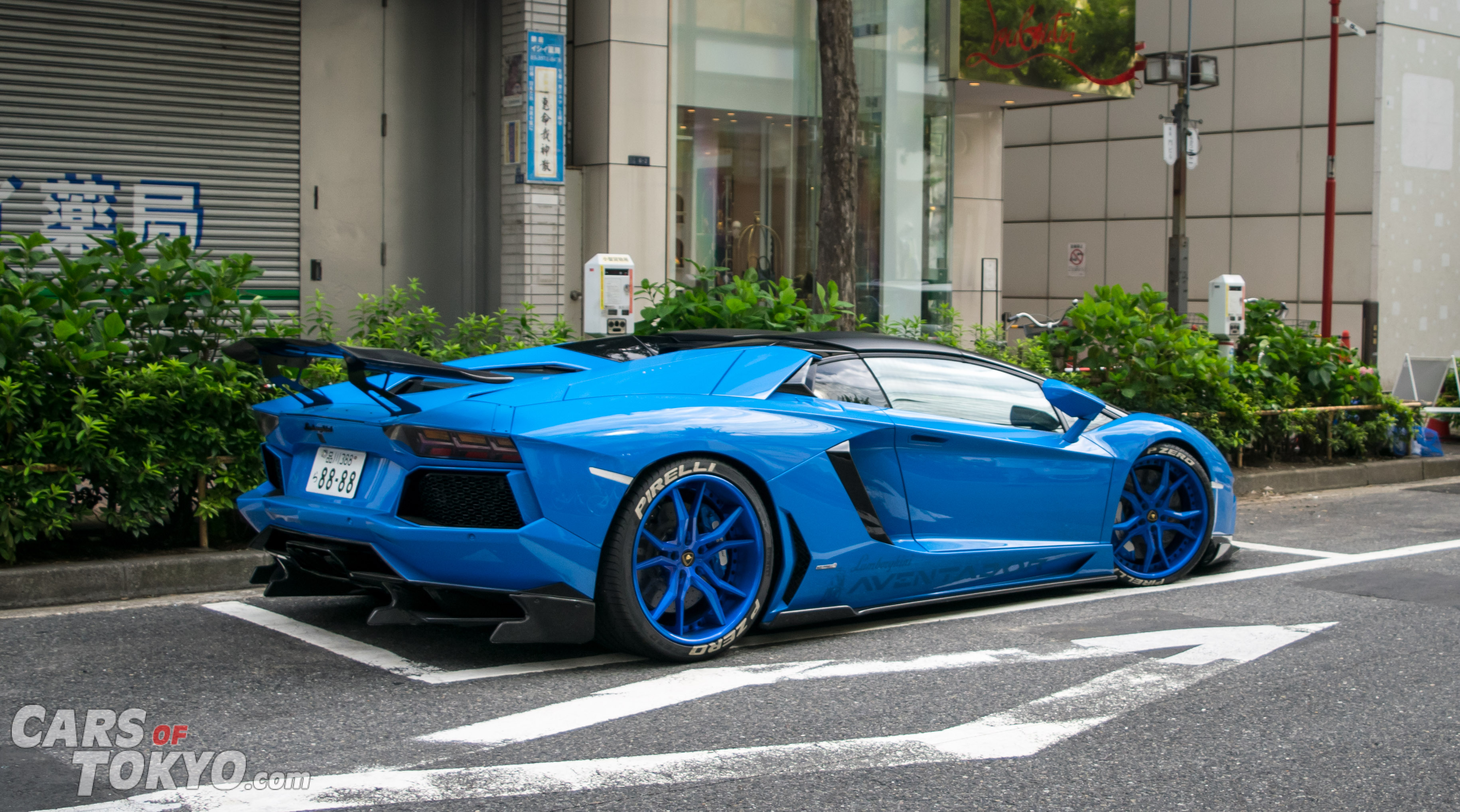 Cars of Tokyo Ginza Lamborghini Aventador Roadster