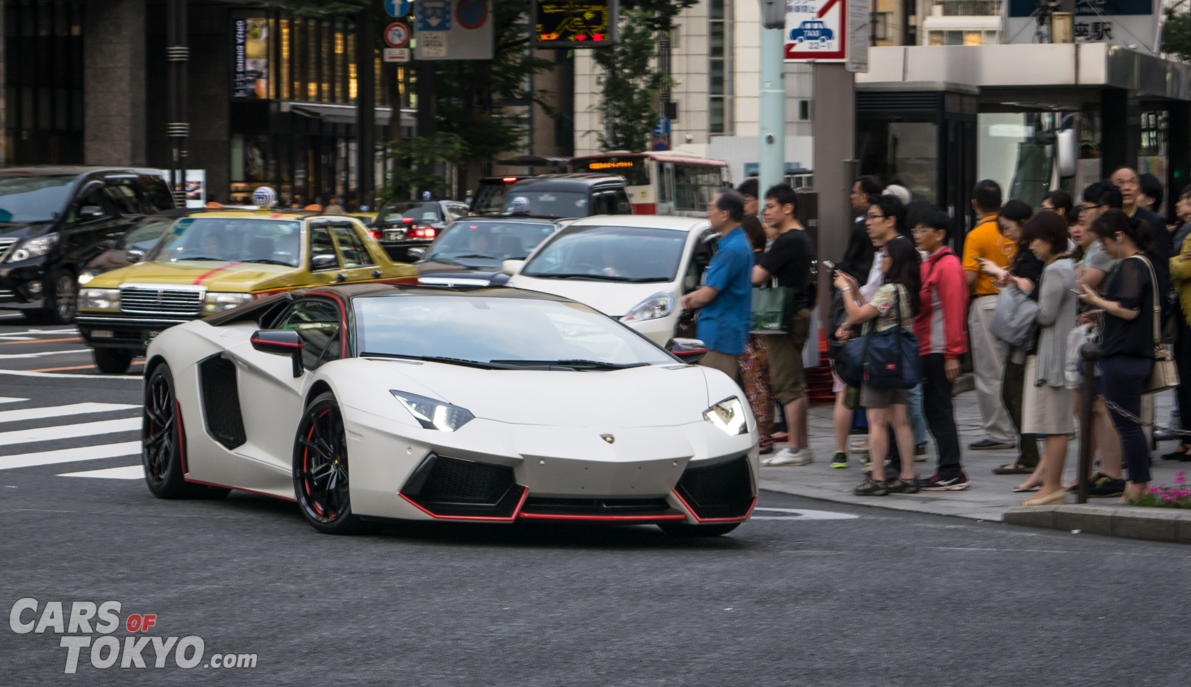 Cars of Tokyo Ginza Lamborghini Aventador Roadster