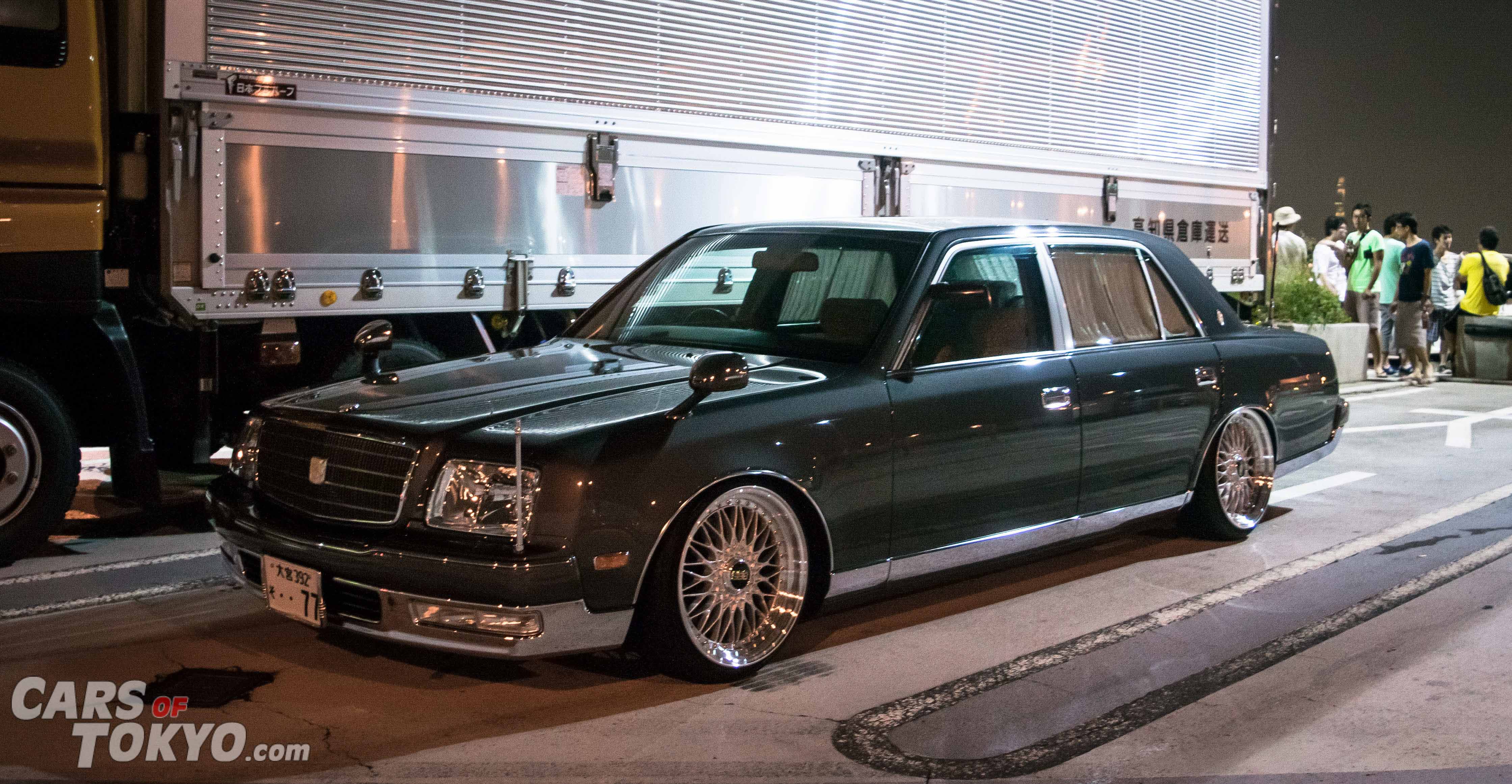 cars-of-tokyo-luxury-toyota-century