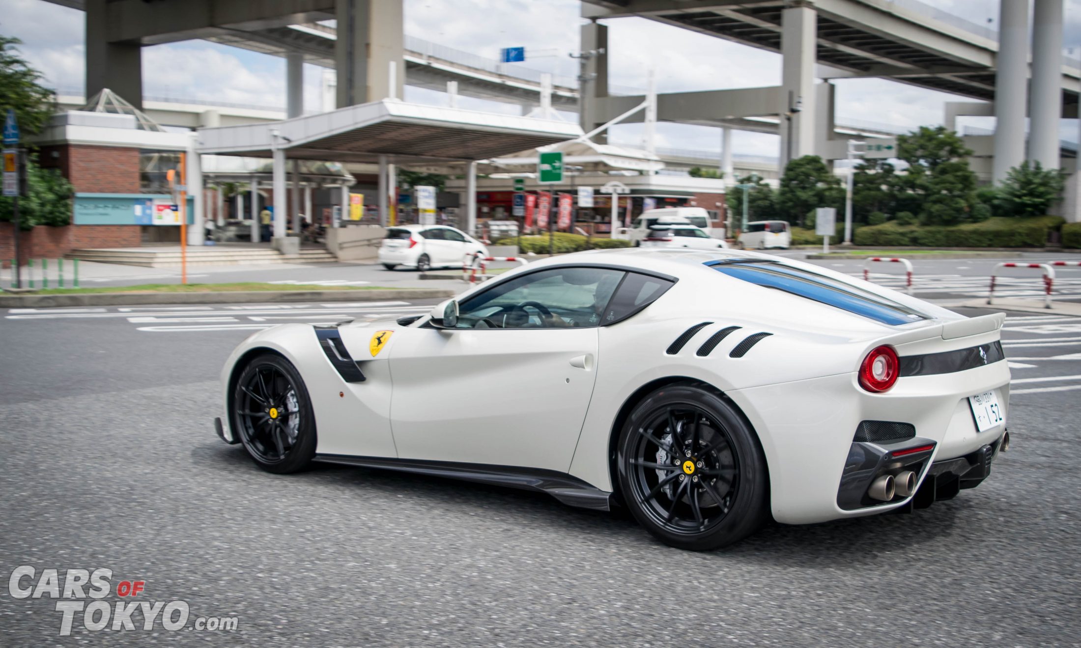 cars-of-tokyo-daikoku-ferrari-f12tdf