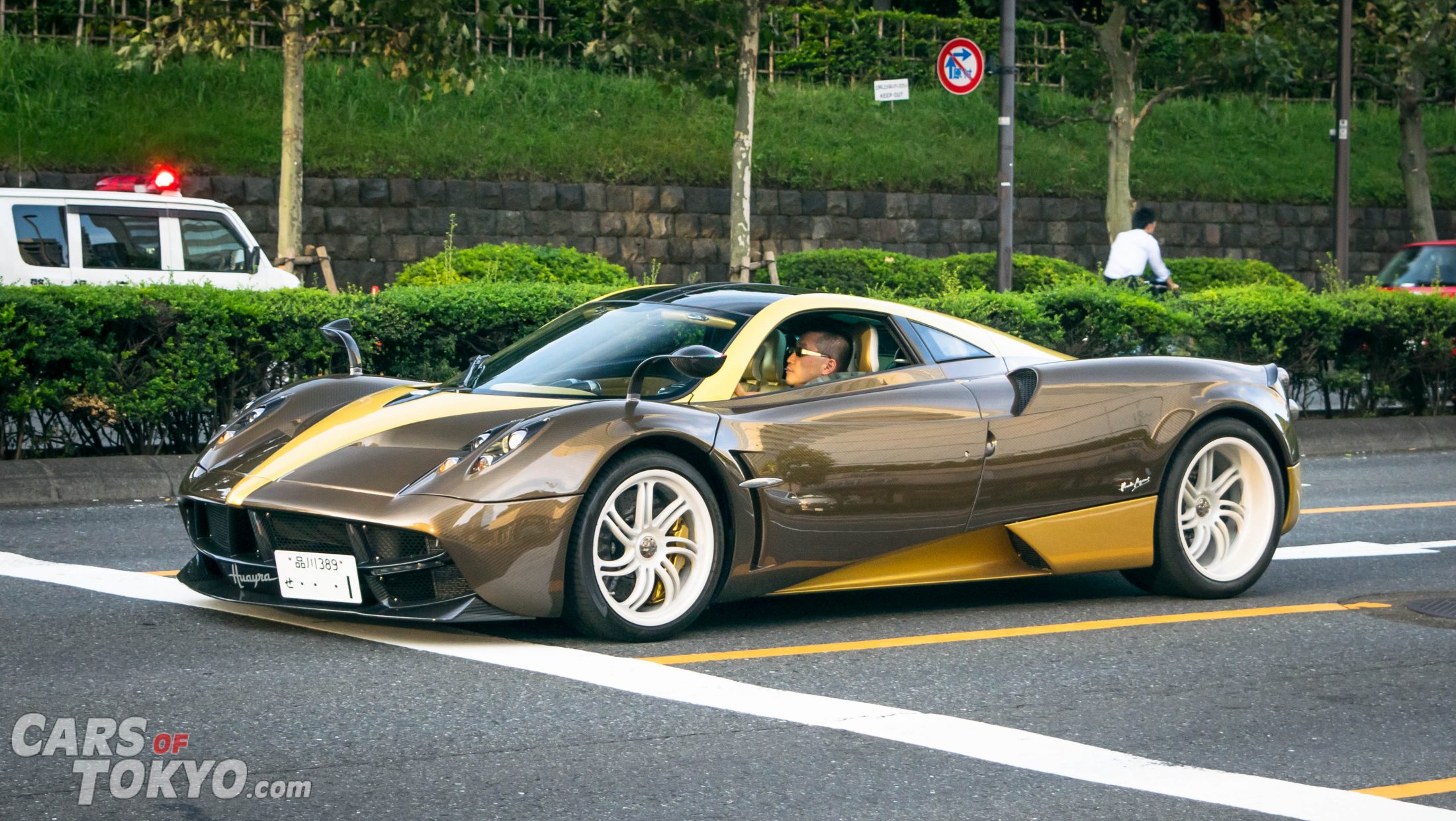 cars-of-tokyo-hypercars-pagani-huayra